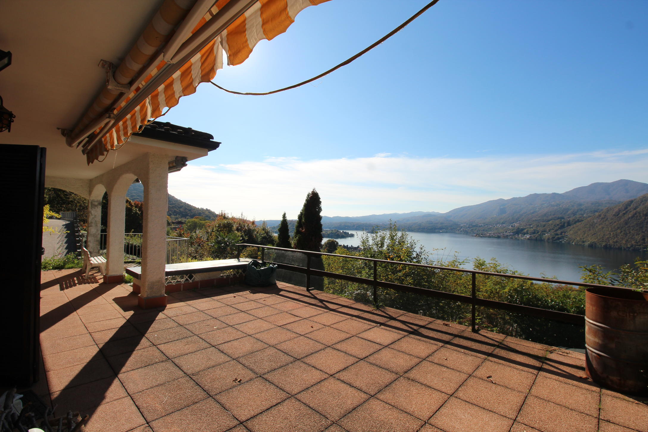 0 - Pettenasco villa stupenda vista  lago d’Orta, con piscina PETTENASCO